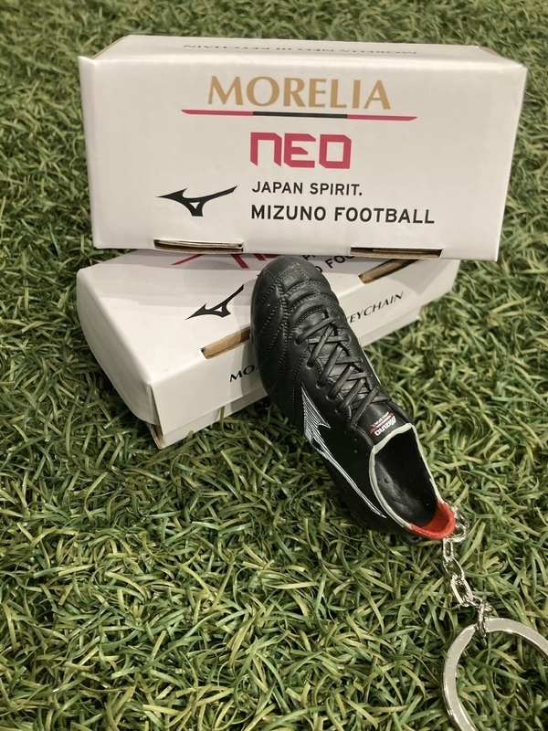 MORELIA NEO III KEY CHAIN Black / White